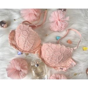 💕💗💕Pink Victoria’s Secret Push Up Bra 💕💗💕